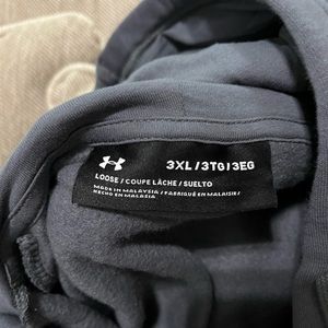 NWT 3XL Under Armor hooded sweatshirt.
